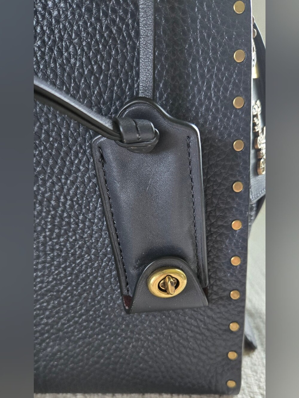 Coach Rivet Rogue 25 - Picture 12 of 16